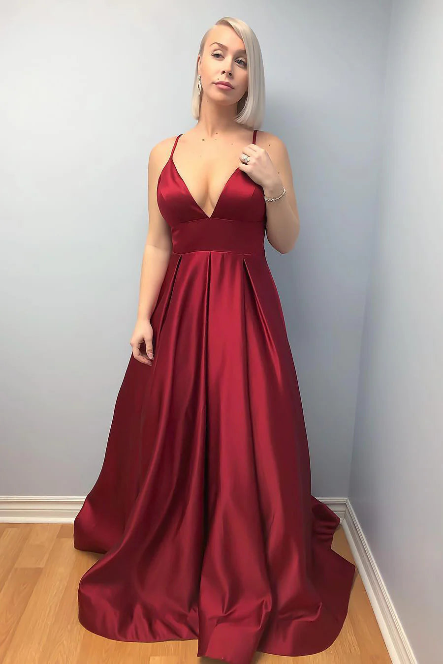 Vestidos formales/Vestido de fiesta burdeos sin mangas con escote en V y tirantes finos